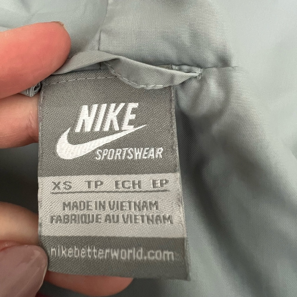 Nike Windrunner - Picture 2 of 14